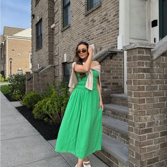 Astr Vibrant Green Midi Dress - Picture 5 of 7